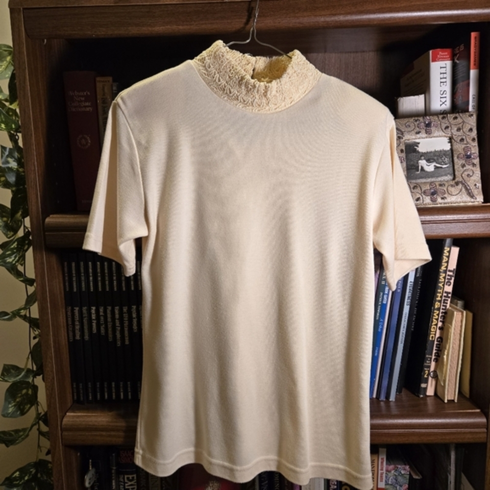 Vintage Donna Toran Woman's Short Sleeve Embroidered Turtle-Neck Top, Sm…